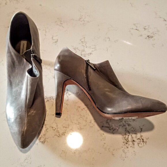 Classiques Entier Grey Leather Ankle Bootie - Picture 2 of 5